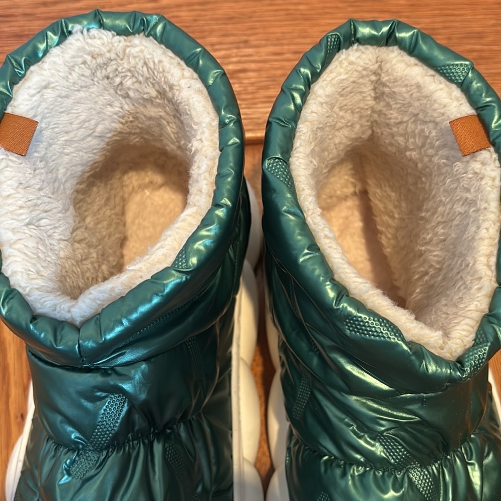 Shark size 42 - 43 puffy shimmery green lightweight ankle boot slippers - Picture 10 of 15